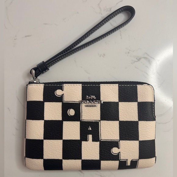 Coach Corner Zip Wristlet With Checkerboard Print - Limited Edition - NWT - Picture 3 of 11
